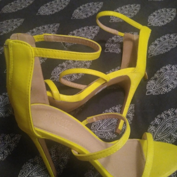 Heels - Picture 3 of 3